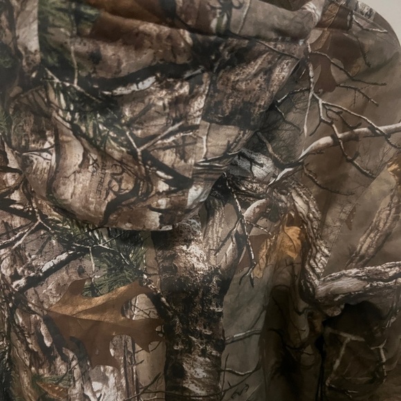 Hunting Realtree Camouflage Jacket with Green and Brown Accents - Picture 6 of 12